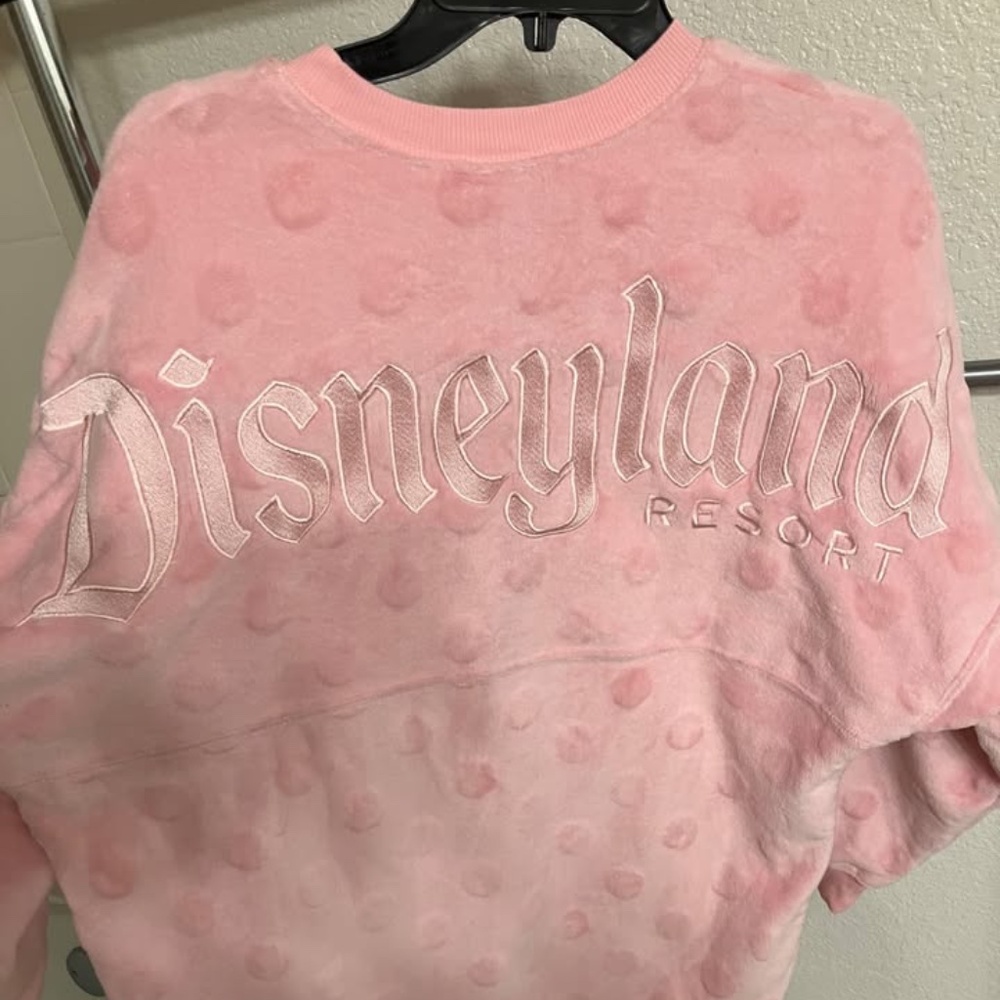 Disneyland Piglet Spirit Jersey 🌸 Pink Velour Polka Dots Size Large – Rare Cozy